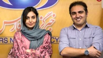 عکس| سفر زمان؛ «مسعود تابش» (بچه مهندس) در کنار همسر و پسرش پشت نیمکت مدرسه