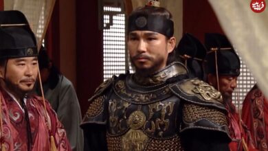 عکس| سفر به تاریخ؛ «فرمانده هوکچی» با «گوش‌گیر عروسکی صورتی» در پشت‌صحنه سریال «جومونگ»