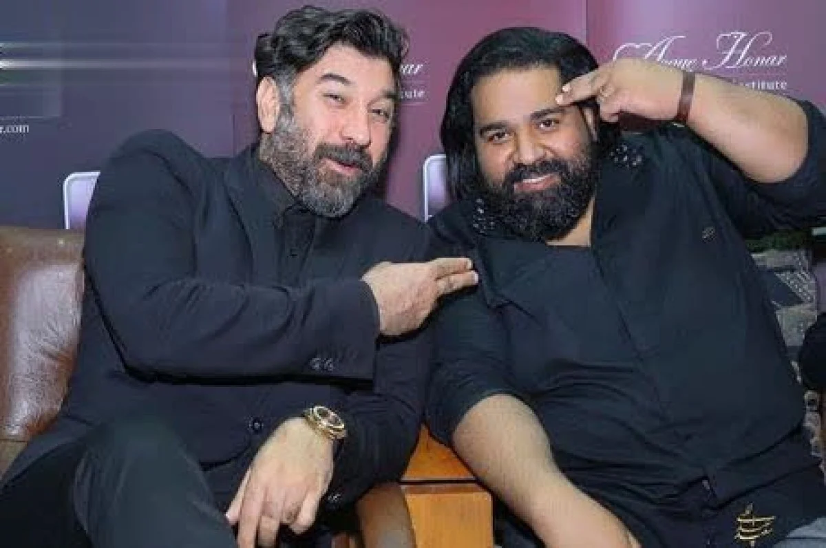 از آخرین لبخند زنده یاد علی انصاریان در کنار رضا صادقی با حرکاتی عجیب IMG 20241130 101819 486