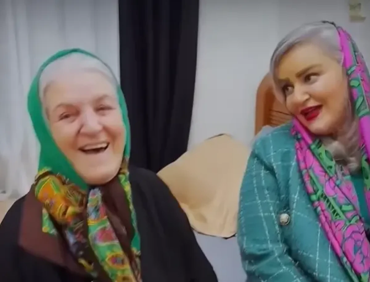 چهره جدید و جذاب نعیمه نظام دوست در کنار مادرش Screenshot 2024 12 25 231312