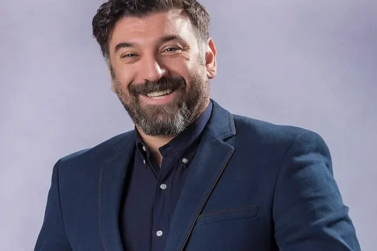 سفر زمان | از آخرین لبخند زنده یاد علی انصاریان در کنار رضا صادقی با حرکاتی عجیب 