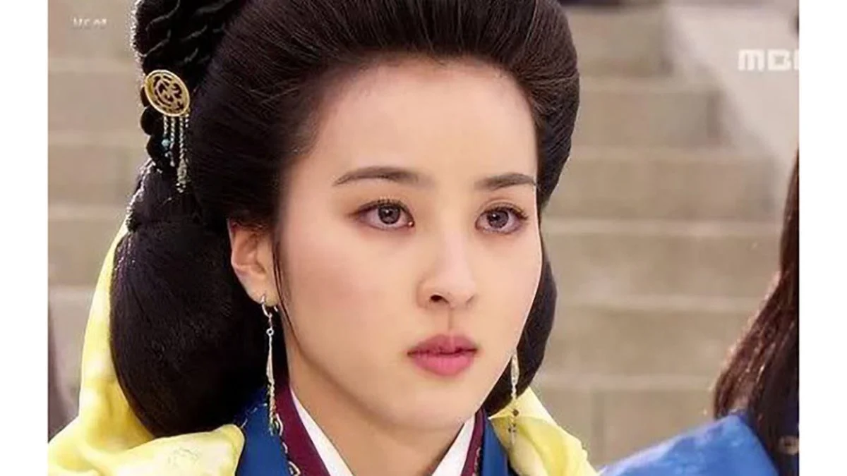 سفر زمان | تصویری جذاب از سوسانو در یک نمایشگاه هنری 