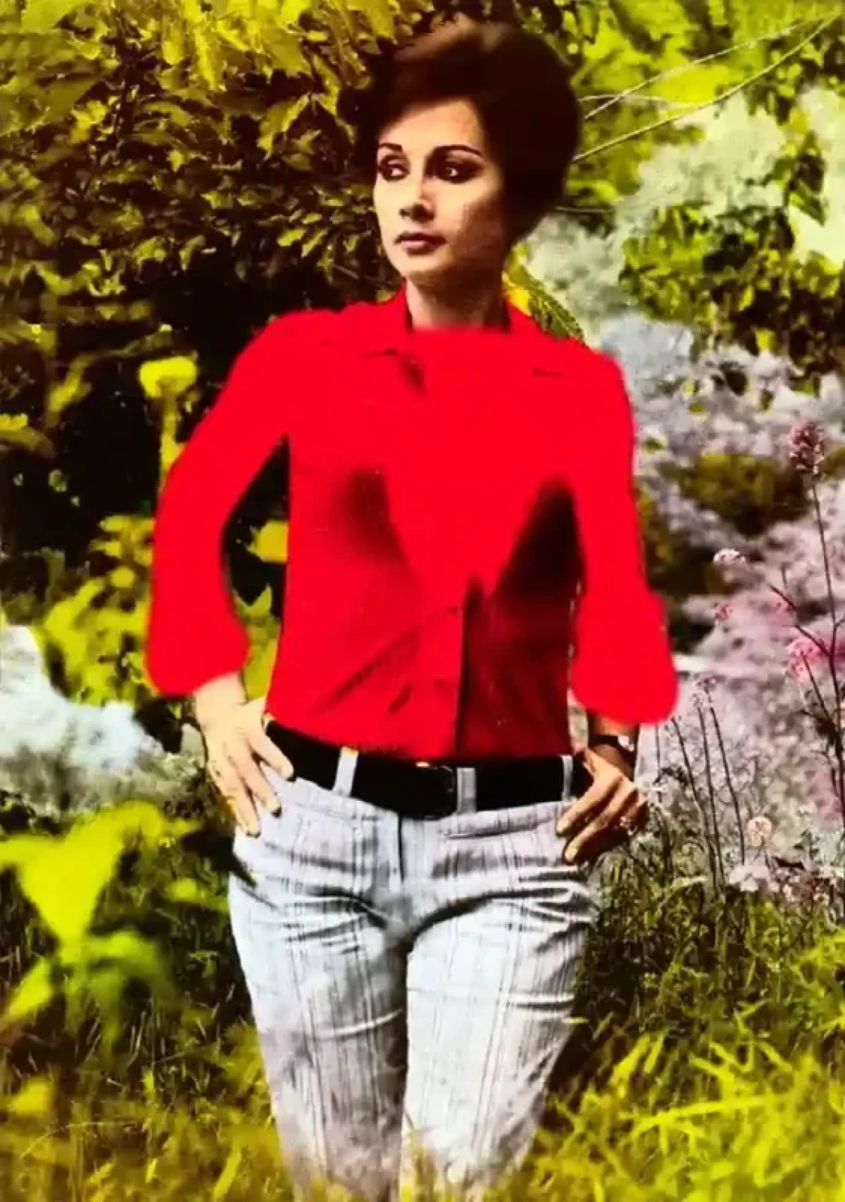 عکس زیرخاکی از کتایون امیرابراهیمی که لقب ملکه زیبایی ایران را داده بودند oR1j5TdjchHN