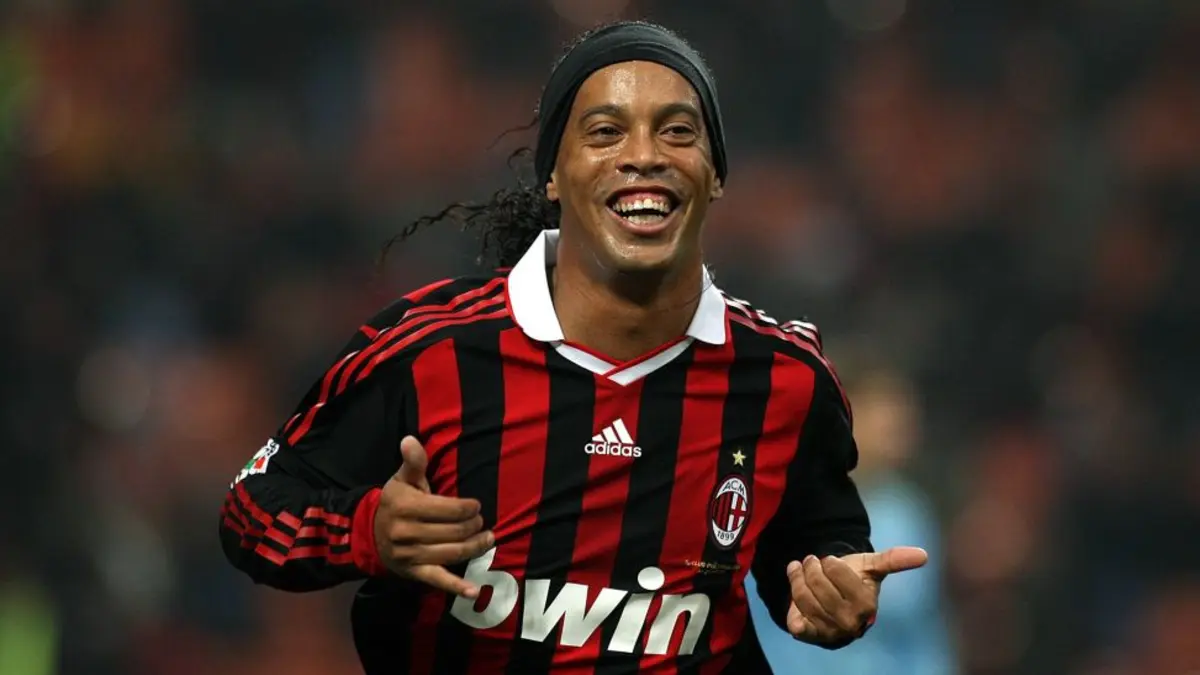 سفر زمان | پدربزرگ شدن رونالدینیو در 45 سالگی 