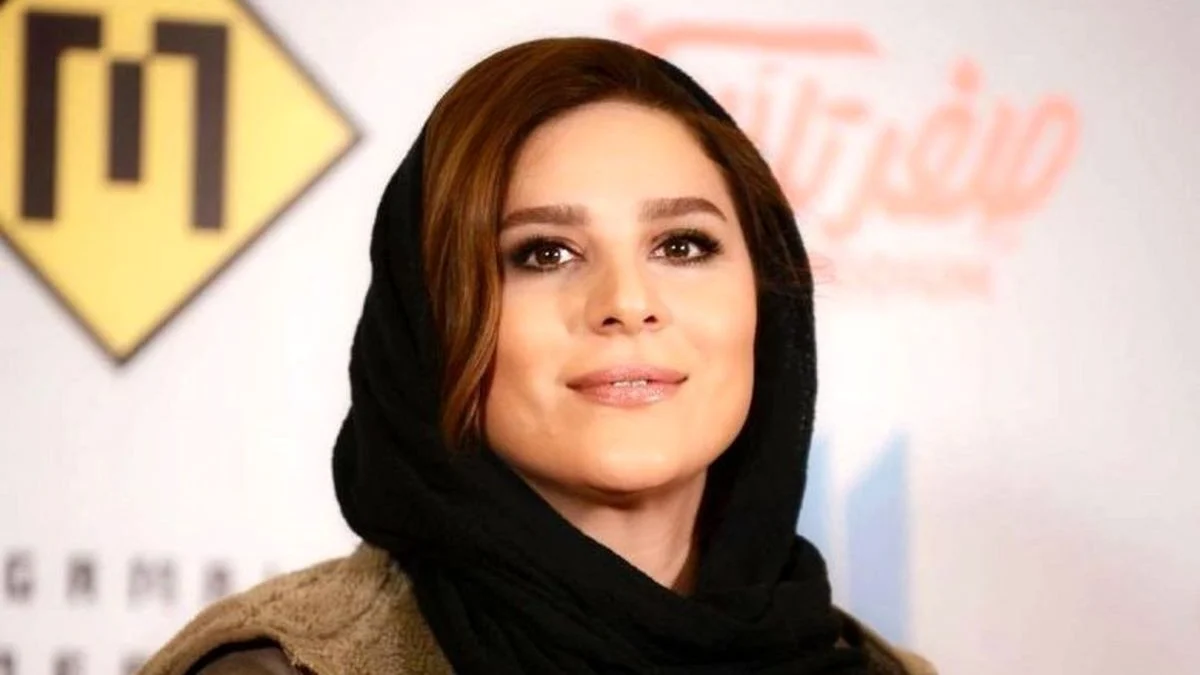 سفر زمان | استایل مشکی طلایی و جذاب سحر دولتشاهی در روسیه ! 