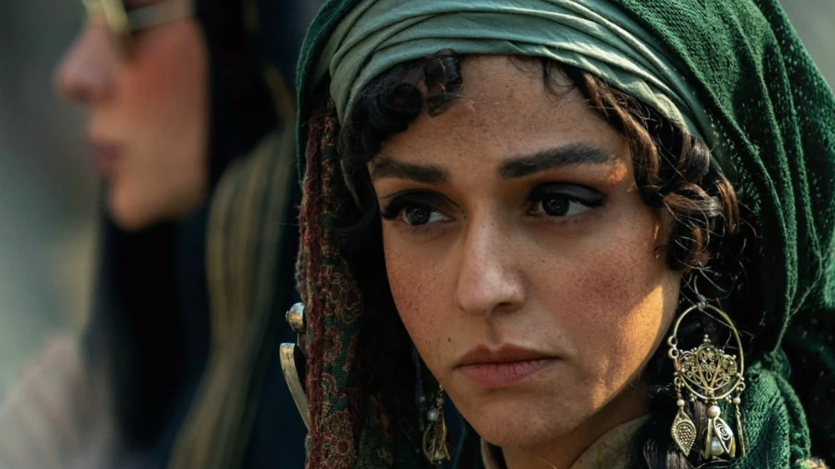 سفر زمان | سوگل خليق با ژست و پیراهن جین جذابش 