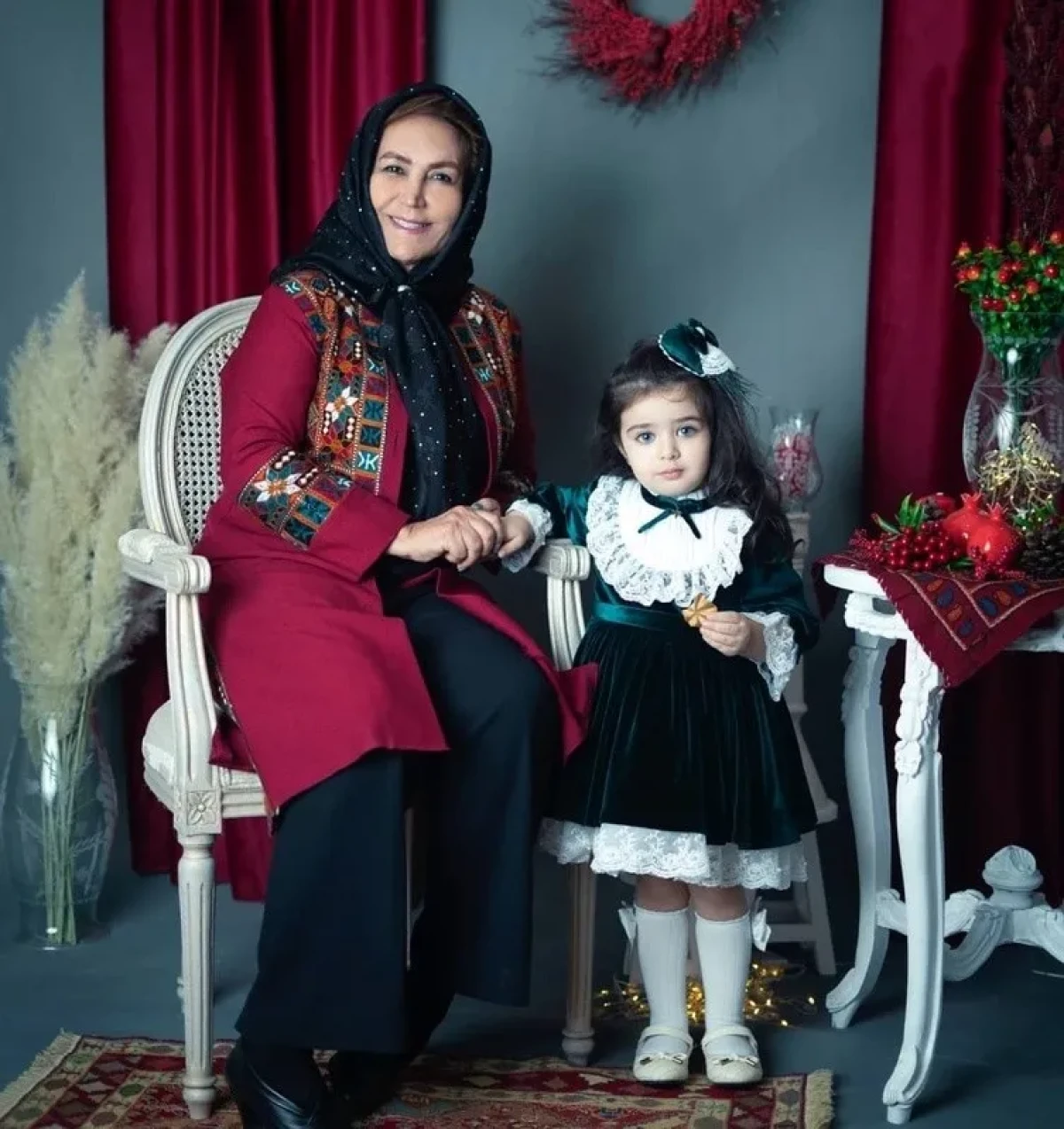 «دایه زلیخا» سریال یوسف پیامبر در کنار نوهاش؛ تصویری دیدنی از کاریماما «دایه زلیخا» سریال یوسف پیامبر در کنار نوهاش؛ تصویری دیدنی از کاریماما