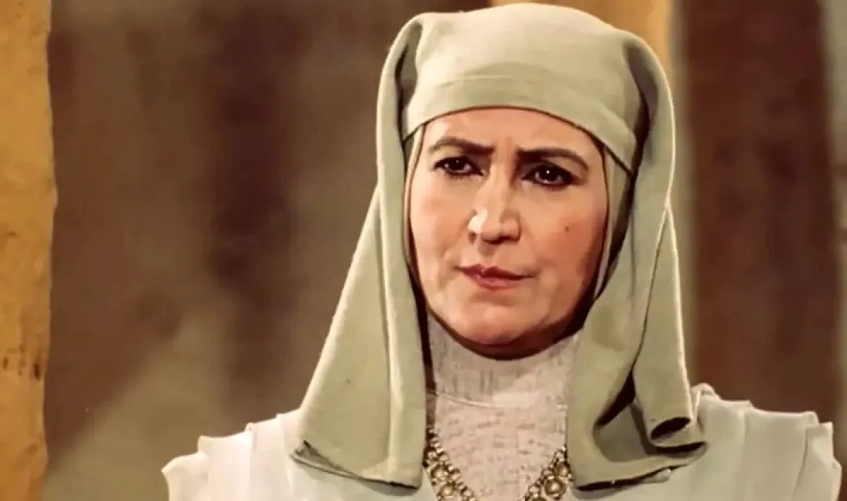 «دایه زلیخا» سریال یوسف پیامبر در کنار نوه‌اش؛ تصویری دیدنی از کاریماما