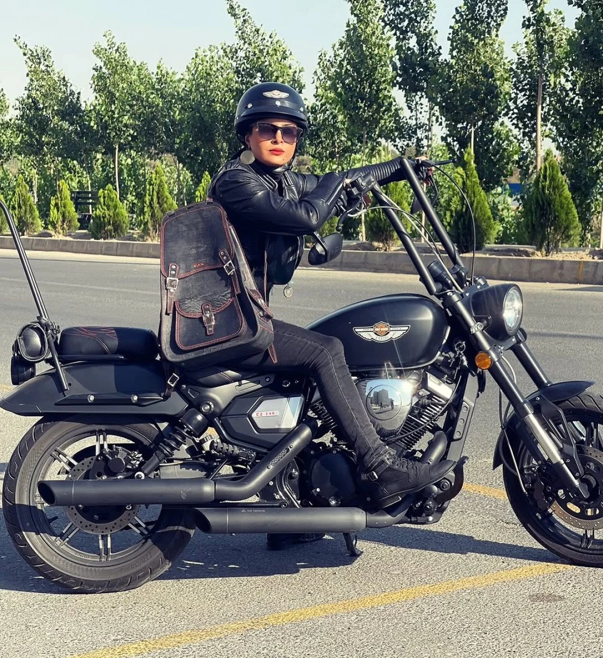 حدیث تهرانی با استایل اسپرت و جسورانه‌اش روی موتور سوژه شد