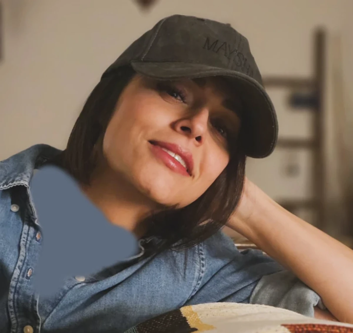 ژست خاص سوگل خليق با پیراهن جینش حسابی وایرال شد! ژست خاص سوگل خليق با پیراهن جینش حسابی وایرال شد!