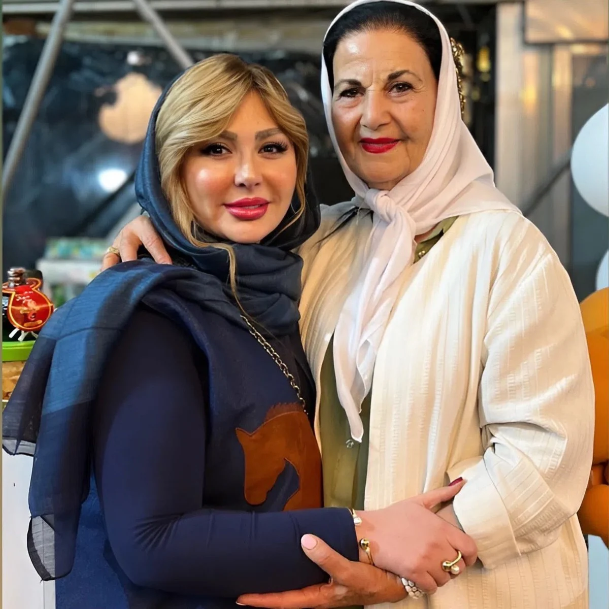 حضور دو ستاره سینما در بازارچه خیریه خانه فرشتگان حضور دو ستاره سینما در بازارچه خیریه خانه فرشتگان