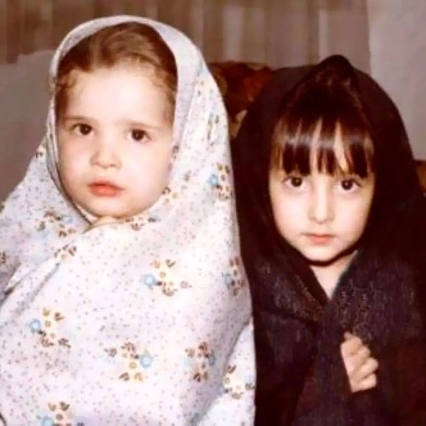 چهره بامزه مهراوه شریفینیا در کودکی با چادر گلگلی وایرال شد! چهره بامزه مهراوه شریفینیا در کودکی با چادر گلگلی وایرال شد!